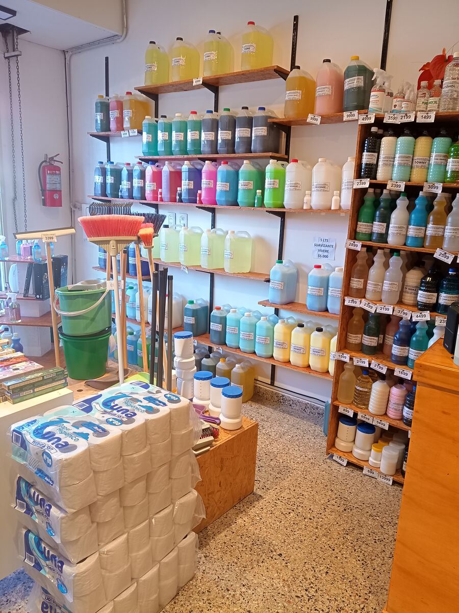 Estantería de aerosoles aromatizantes en Vilo Aromas